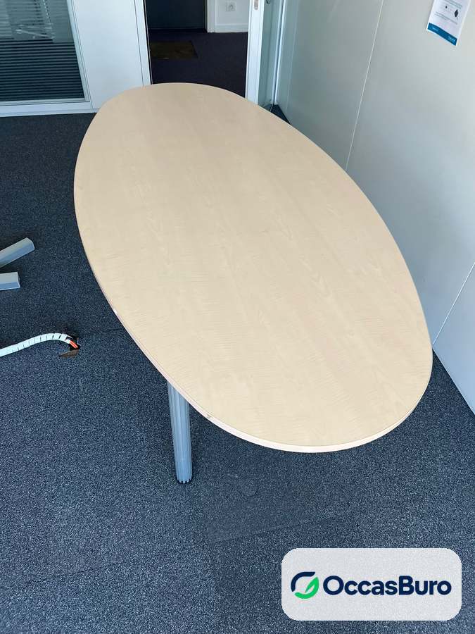 Table de réunion ovale ton érable 6 places, pieds gris – reconditionnée