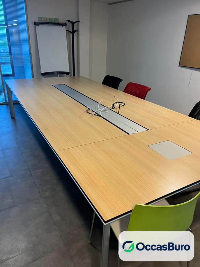 Table de réunion rectangle bois connectée environ 8 places – reconditionnée
