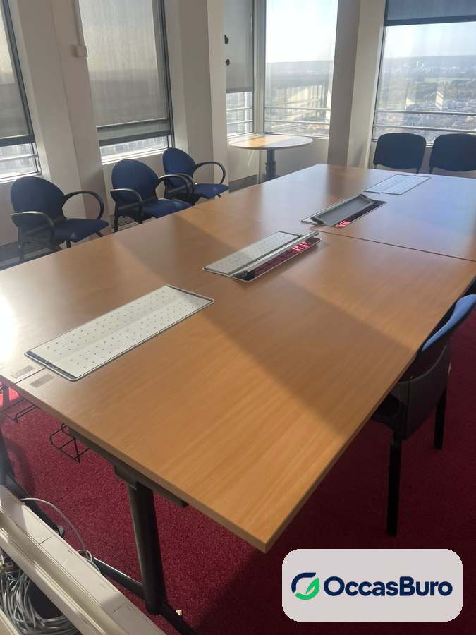 Table de réunion ton hêtre multi-éléments, boîtiers prises – reconditionnée