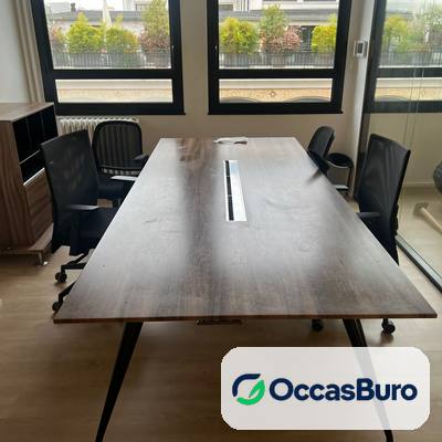 Table de réunion ton noyer 8-10 places, pieds compas noirs – reconditionnée