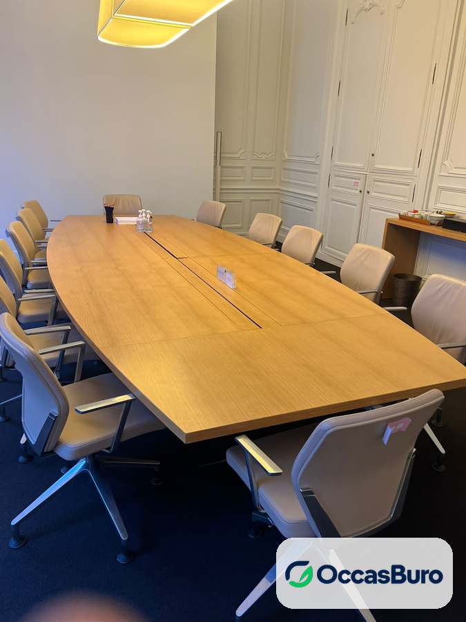 Table de réunion tonneau chêne 10-12 places, goulotte – reconditionnée