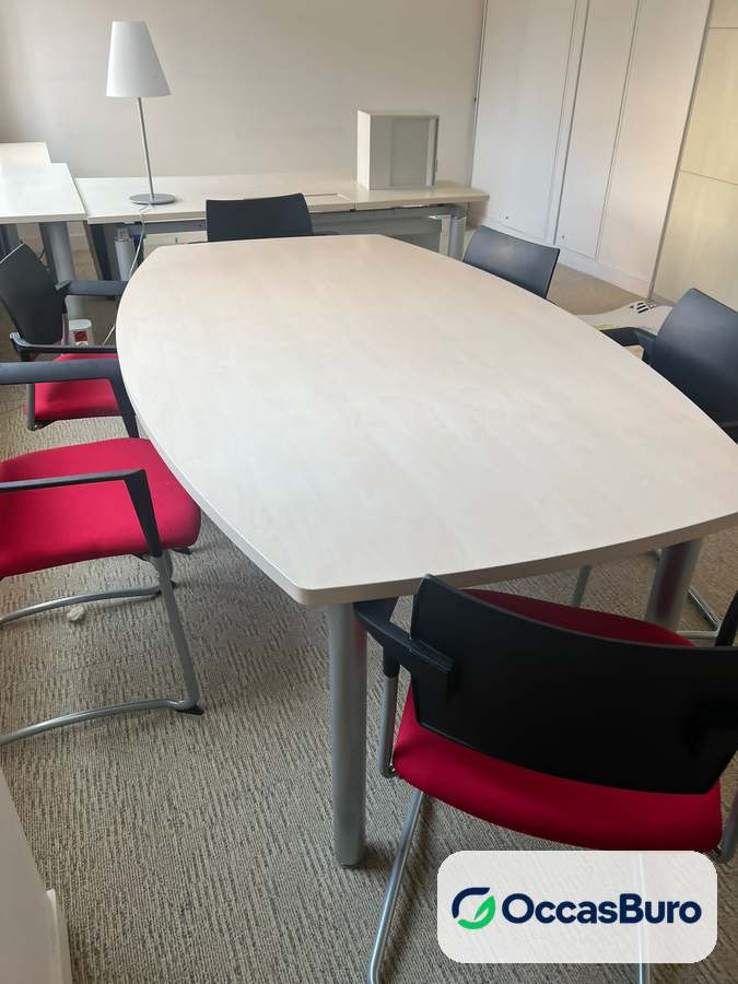 Table de réunion tonneau érable clair 6 places, pieds ronds, reconditionnée