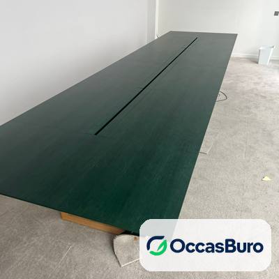 Table de réunion vert foncé 10-12 places, luge bois – reconditionnée
