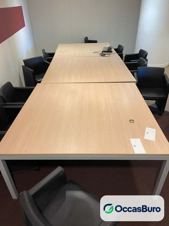 Table modulaire 10 places chêne clair, pieds argent – reconditionnée