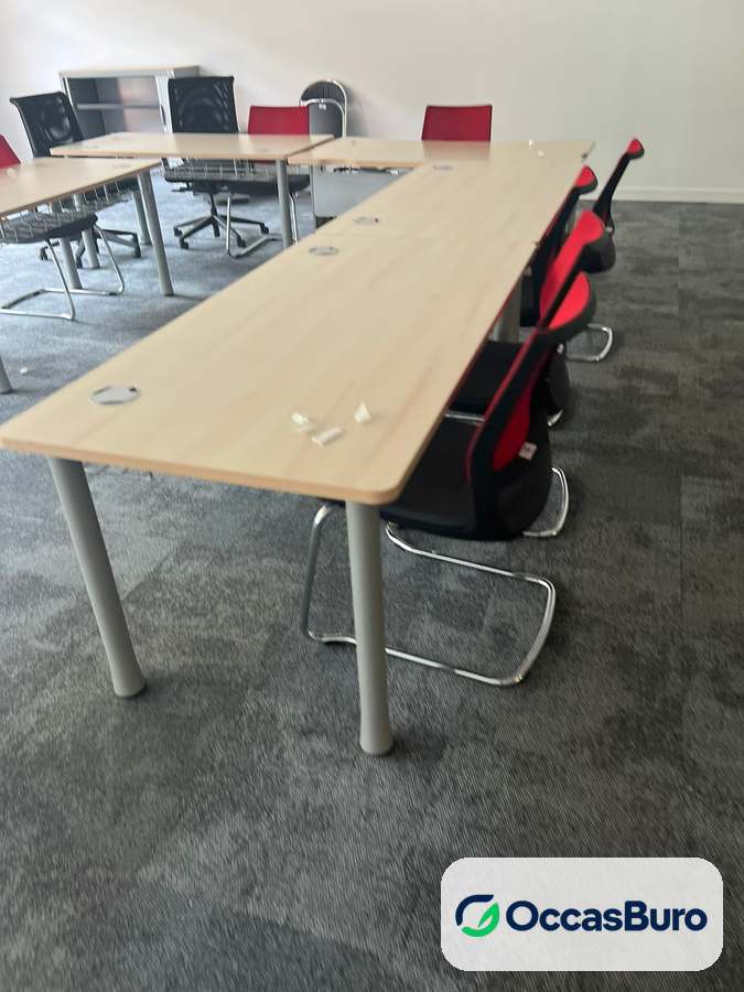 Table modulaire érable clair sur pieds cylindriques gris – reconditionnée