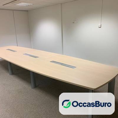 Table modulaire tonneau érable 12-14 places, pieds gris – reconditionnée