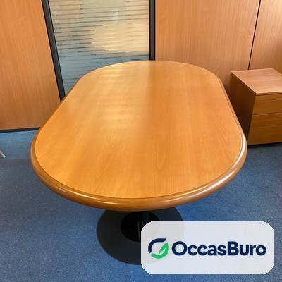 Table oblongue hêtre verni 4-6 places, pied noir – reconditionnée
