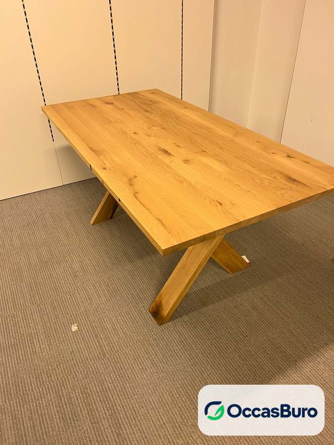 Table rectangulaire en chêne massif sur piètement en X bois