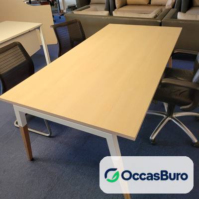Table rectangulaire hêtre 6 places, pieds blancs – reconditionnée