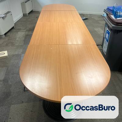 Table réunion ovale ton hêtre 10-12 places, pieds tulipe – reconditionnée