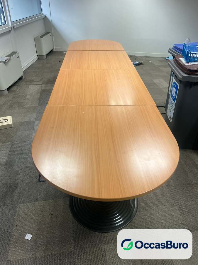 Table réunion ovale ton hêtre 10-12 places, pieds tulipe – reconditionnée