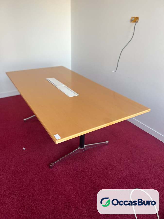 Table réunion ton hêtre 6-8 places et boîtier connexion – reconditionnée