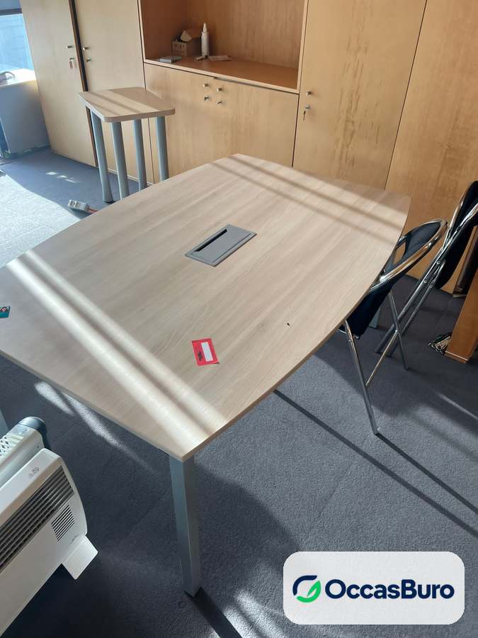 Table réunion tonneau ton chêne clair 4-6 places, trappe – reconditionnée