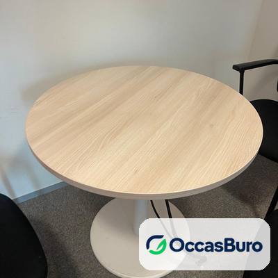 Table ronde 4 places bois clair, pied central blanc – reconditionnée