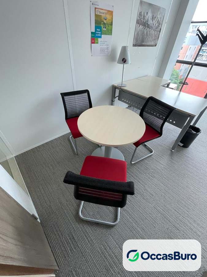 Table ronde 4 places érable clair, pied central gris, reconditionnée