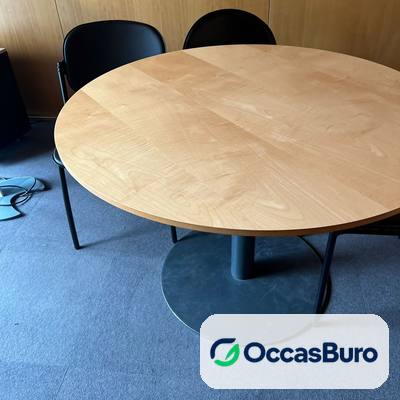 Table ronde 4 places finition bois sur pied central noir – reconditionnée