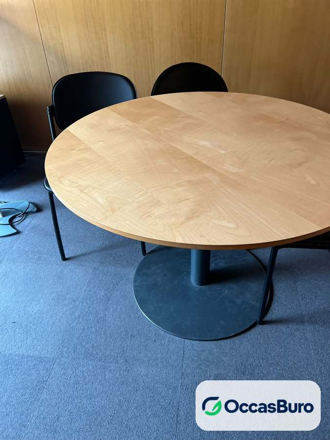 Table ronde 4 places finition bois sur pied central noir – reconditionnée