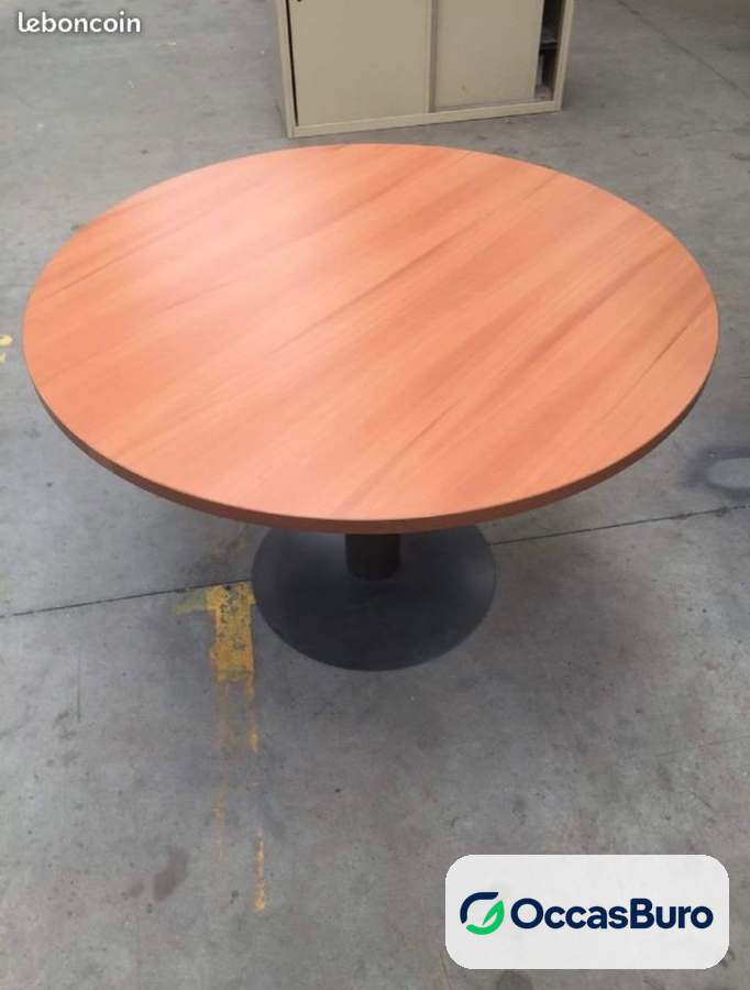 Table ronde 4 places merisier sur pied central noir – reconditionnée