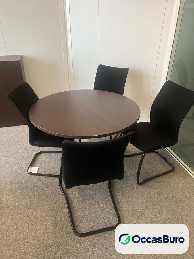 Table ronde 4 places ton bois foncé sur piètement central – reconditionnée