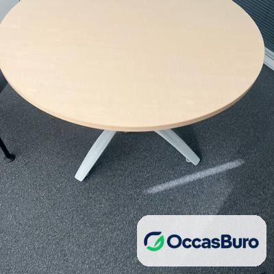 Table ronde 4 places ton érable sur piètement croix blanc – reconditionnée