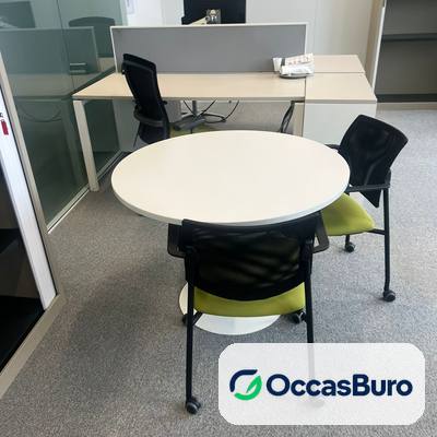 Table ronde au plateau blanc pour 4 personnes – reconditionnée