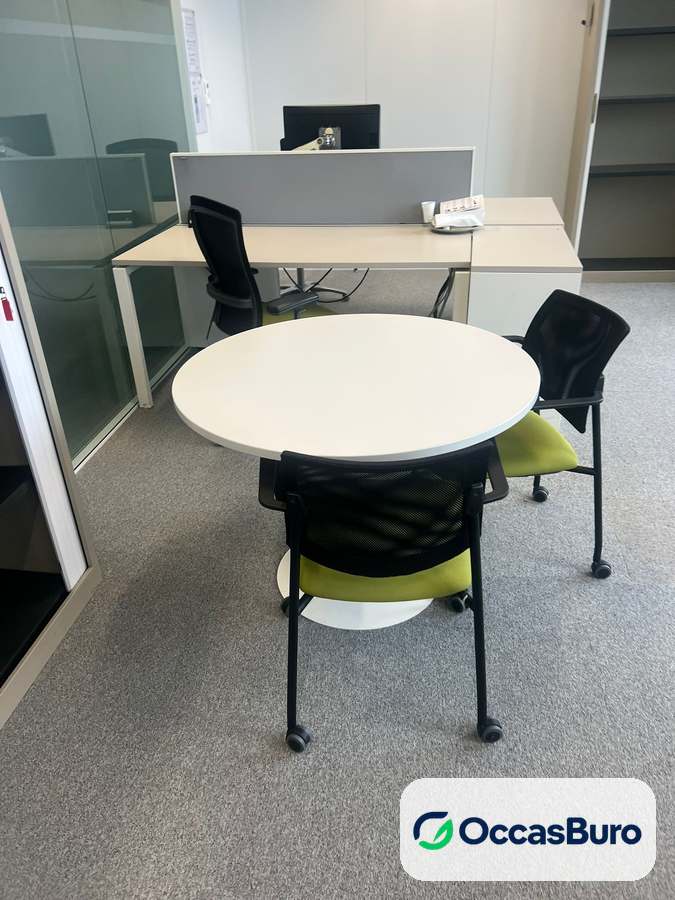 Table ronde au plateau blanc pour 4 personnes – reconditionnée