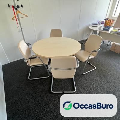 Table ronde au plateau clair sur pied central, 4 places – reconditionnée