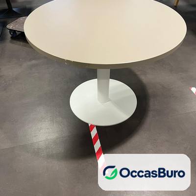 Table ronde blanche à pied central évasé – reconditionnée