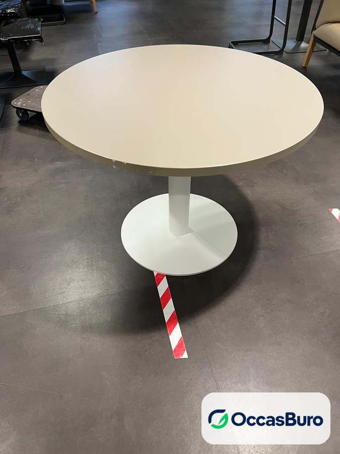 Table ronde blanche à pied central évasé – reconditionnée