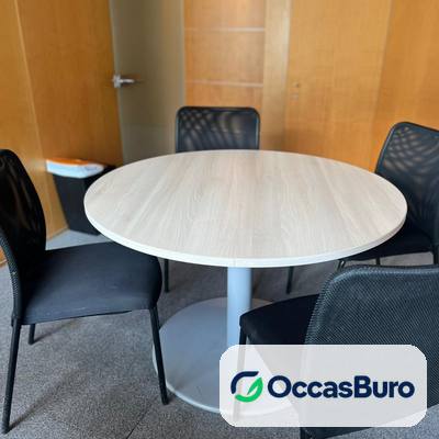 Table ronde compacte bois clair sur colonne grise – reconditionnée
