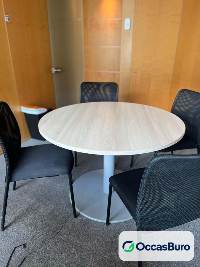 Table ronde compacte bois clair sur colonne grise – reconditionnée