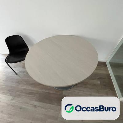 Table ronde gris clair pour coin réunion 2-4 places – reconditionnée