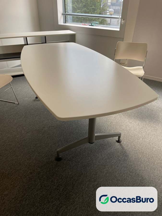Table tonneau blanche sur pied central métal, 6 à 8 places