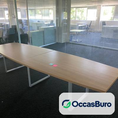 Table tonneau chêne 10 places, piètement cadre blanc – reconditionnée