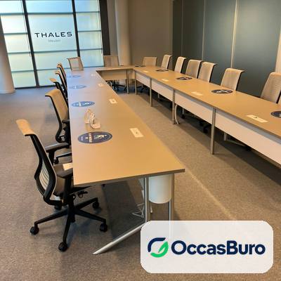 Tables de formation modulables gris clair 20-24 places – reconditionnées